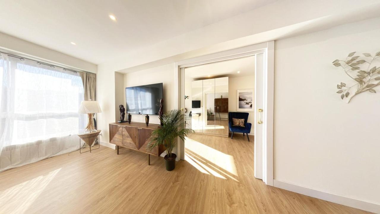 Miramar Luxurious Flat, 3 Double Rooms, Free Parking, Terrace, Completely New Сан-Себастьян Экстерьер фото