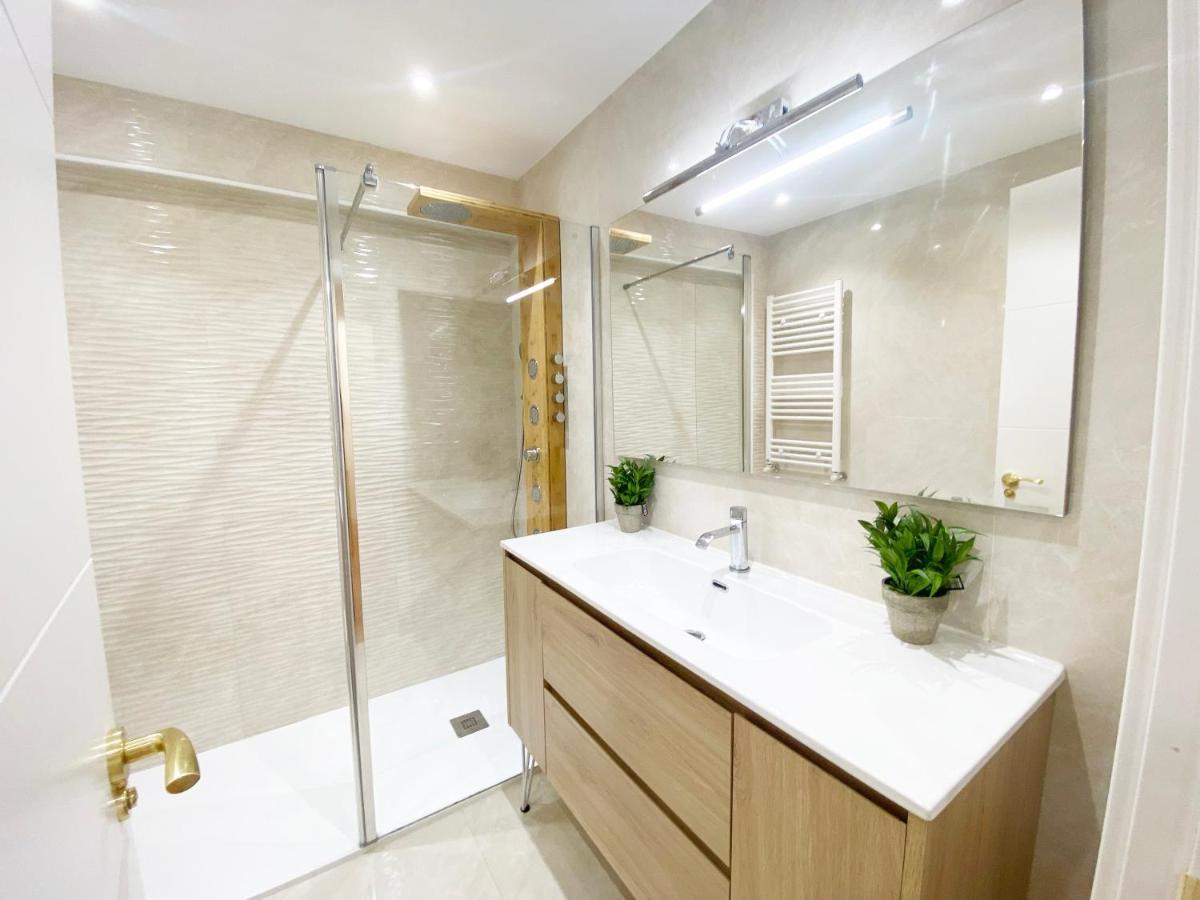 Miramar Luxurious Flat, 3 Double Rooms, Free Parking, Terrace, Completely New Сан-Себастьян Экстерьер фото